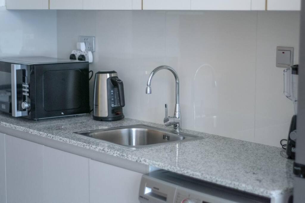 Lively Pop Apartment On The Business Bay Canal Dubaj Kültér fotó